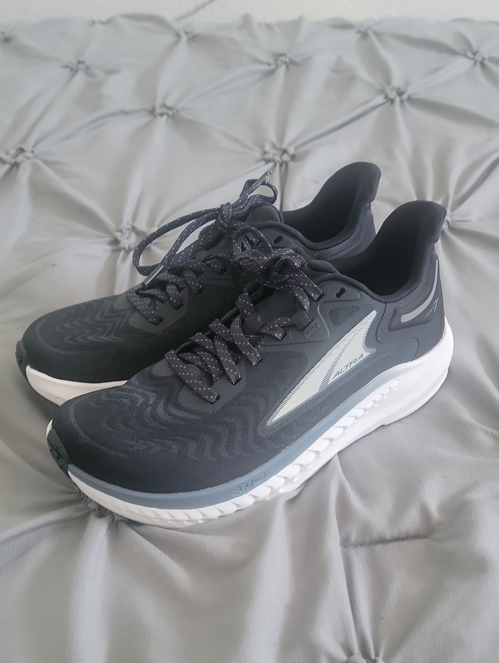 Altra Torin 7 Women's Black and White Running Shoes, Size 6.5